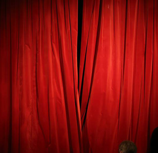 Roter Theatervorhang